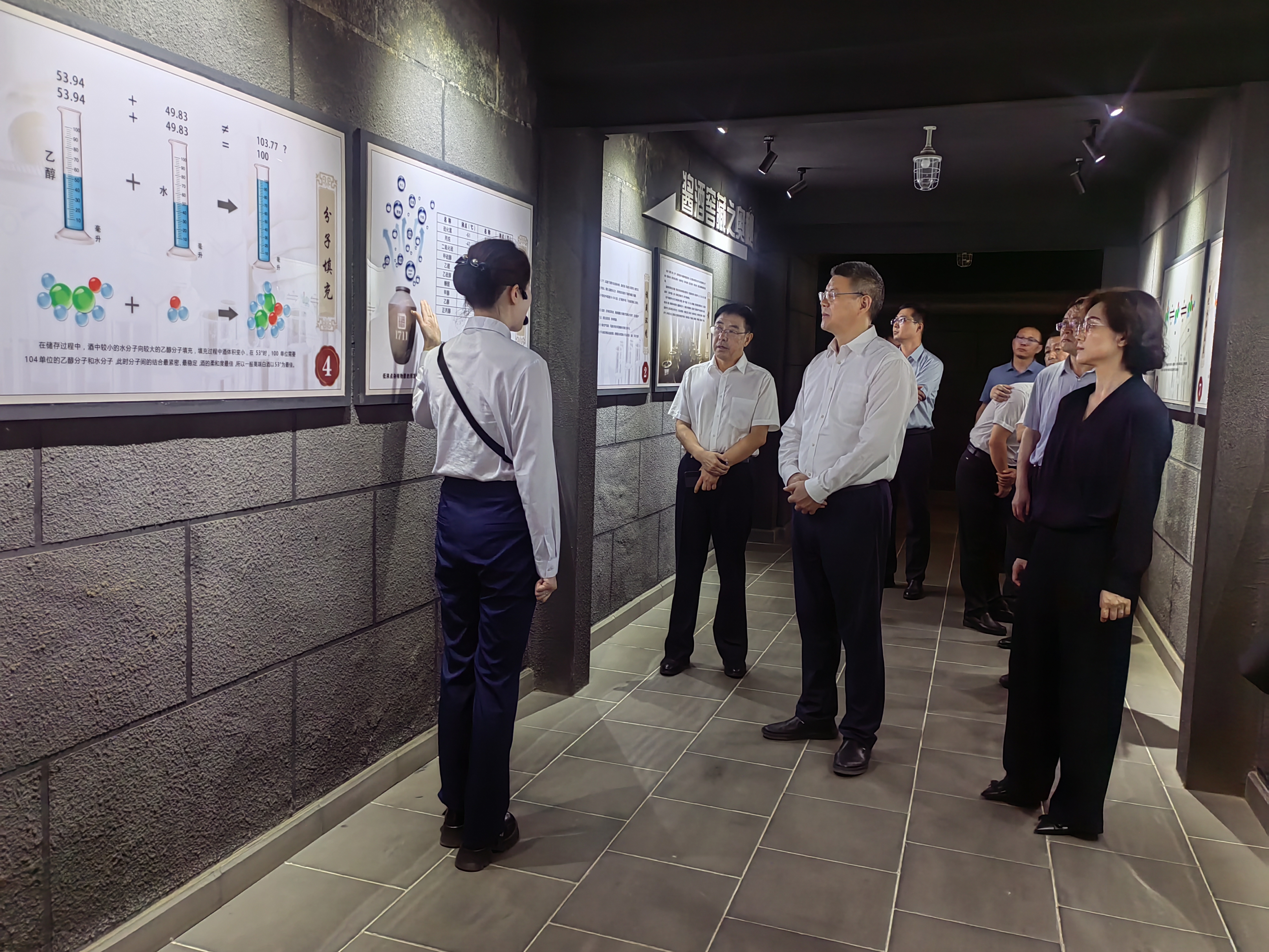 河北高院院长黄明耀视察山庄集团 共促知识产权保护与企业发展