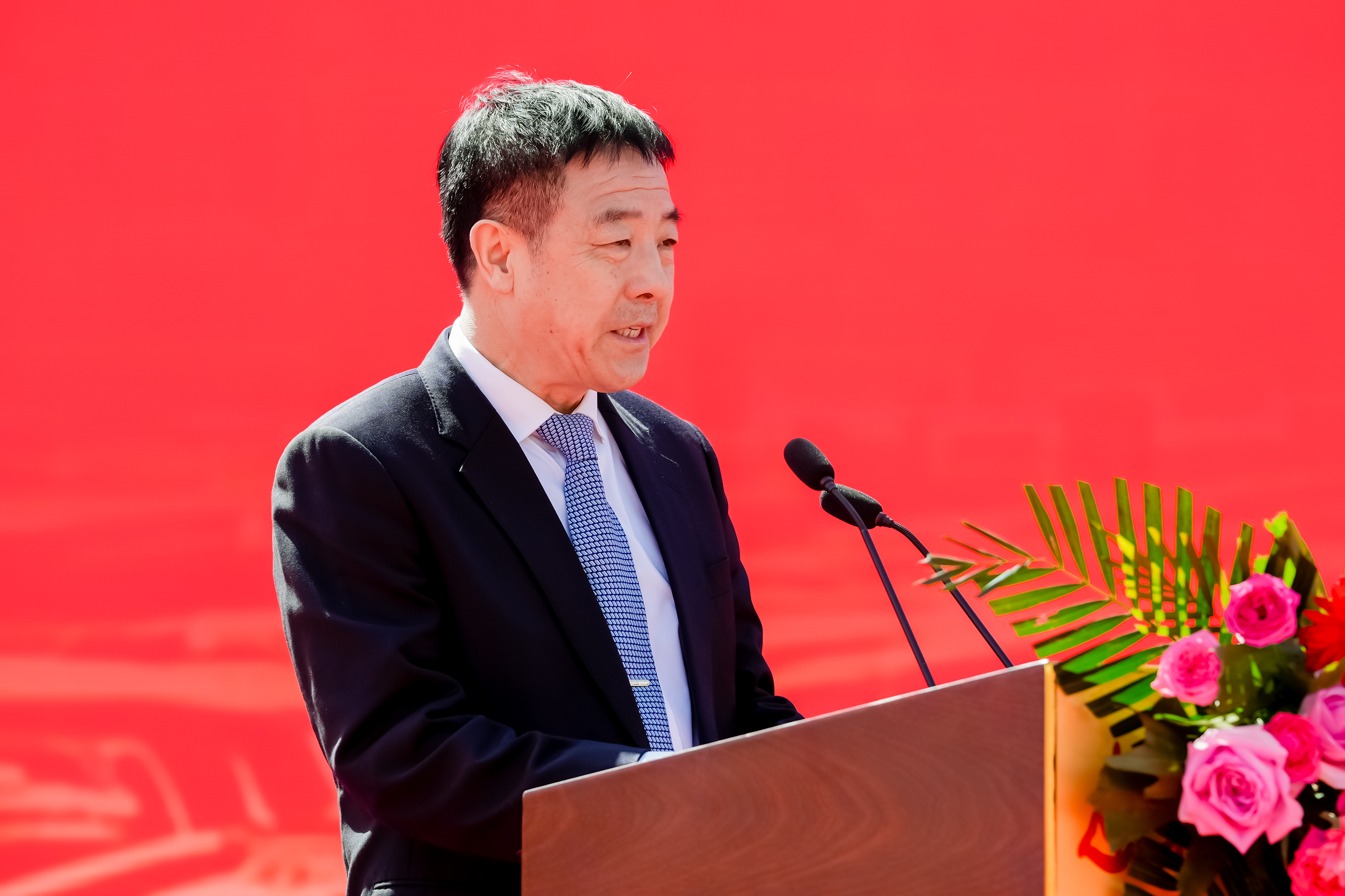 尤文武董事长出席山庄&middot;2026中国皇家酒文化开窖节并作重要讲话